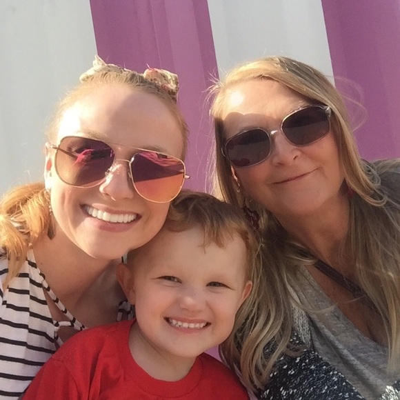 Meet Your Posher! - Picture 6 of 8